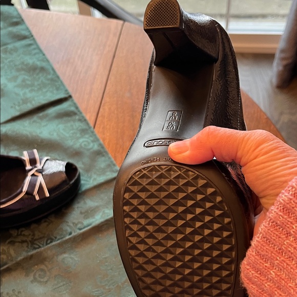 AEROSOLES Navy Peep-Toe Heels with Bow - Picture 4 of 4